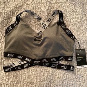New w/tags Nike Indy Strappy Sports Bra Large L